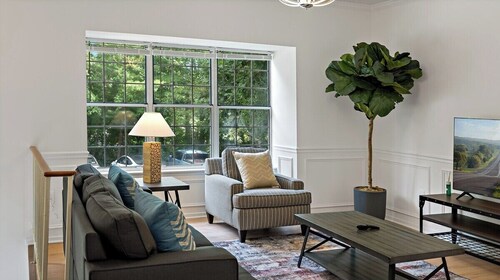 Cozy Reston Main Retreat