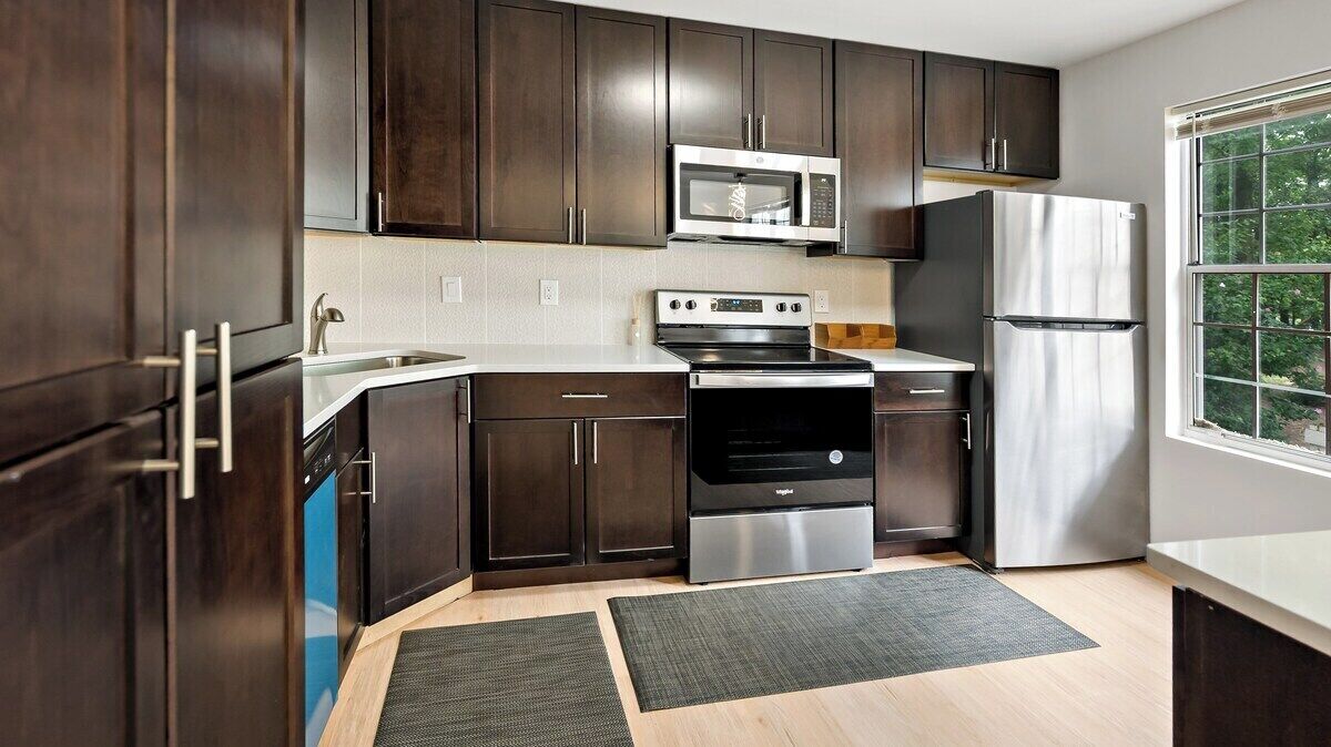 Geladeira, micro-ondas, fogão, cooktop