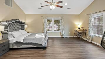 5 bedrooms, internet, bed sheets