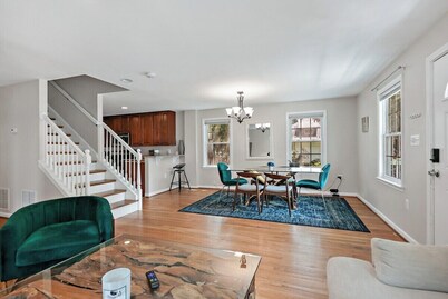 Pure Luxury | 5 bedroom | Designer | Large |Bright