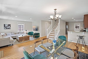Smart TV - Pure Luxury | 4 bedroom | Designer | Large (Arlington)