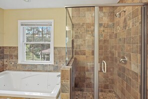 Shower, hair dryer - Pure Luxury | 4 bedroom | Designer | Large (Arlington)