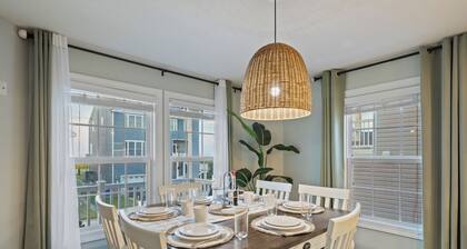 Spacious Bayfront Retreat