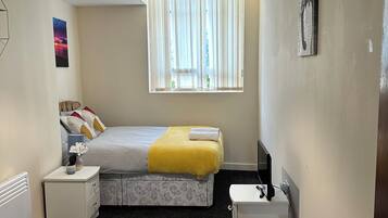2 bedrooms, iron/ironing board, WiFi, bed sheets