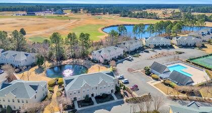 3 bedroom 2 bath, Southern and beach style apt comfortable for whole family