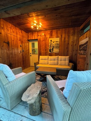 Interior - Craftsman Charm, 2-bedroom house with AC, WiF, Tranquil Setting (Orofino)