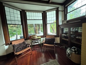 Interior - Craftsman Charm, 2-bedroom house with AC, WiF, Tranquil Setting (Orofino)