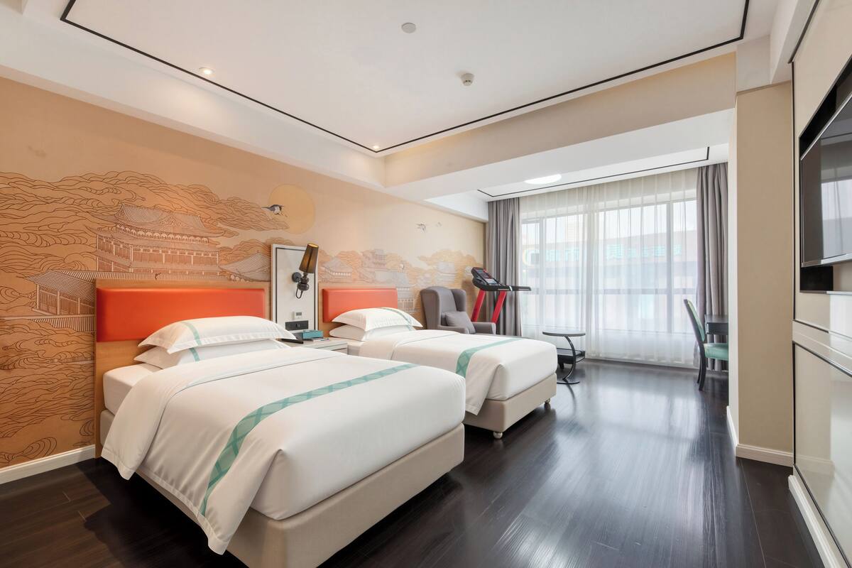 Senior Twin Room, City View | Pemandangan dari bilik