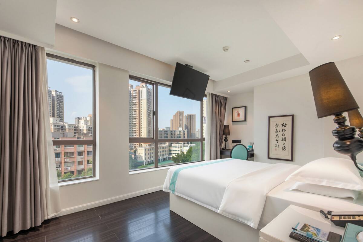 Standard Double Room, City View | Pemandangan dari bilik