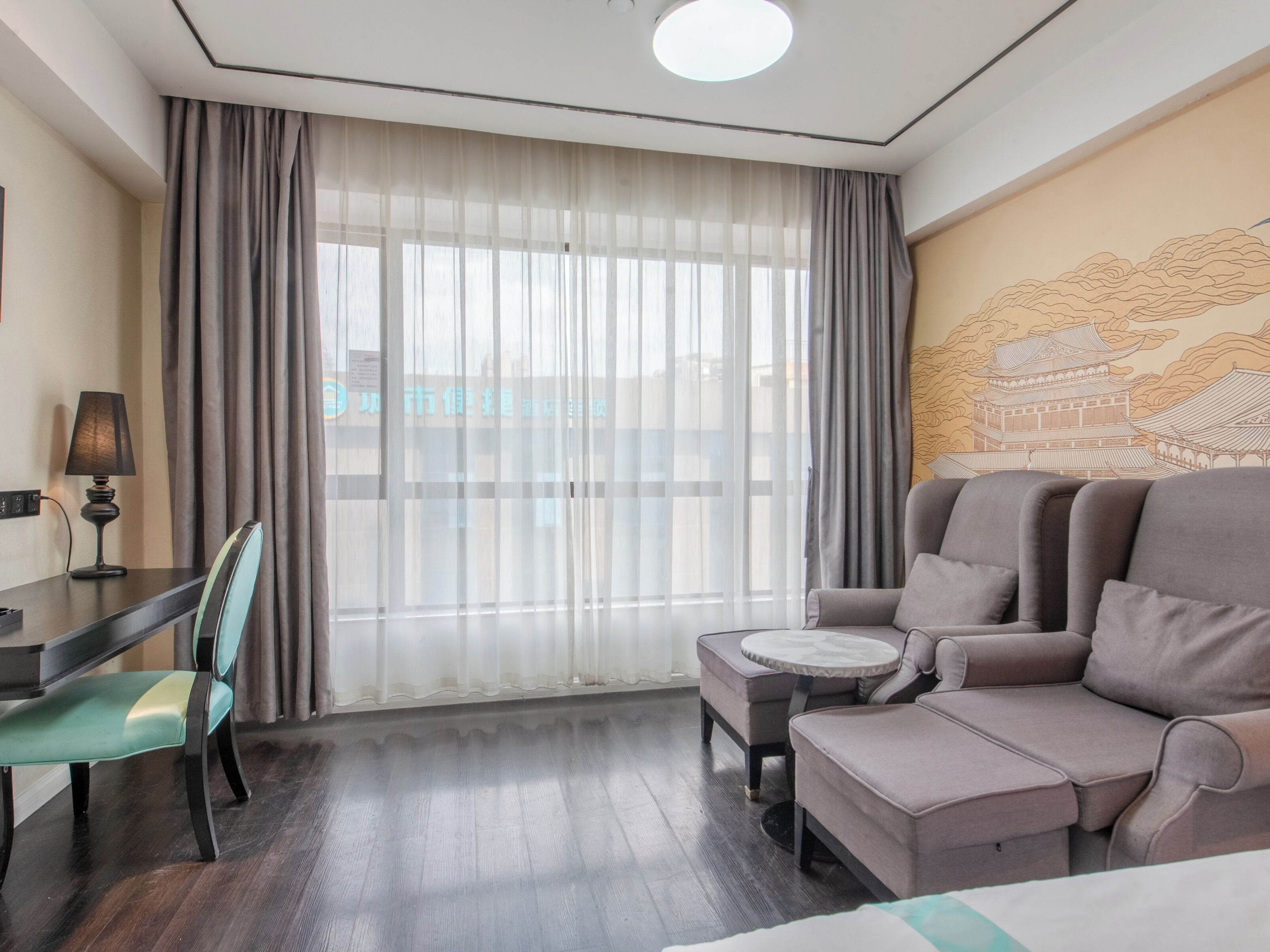 Habitación superior con 2 camas individuales, vistas a la ciudad | Ropa de cama hipoalergénica y edredones de plumas