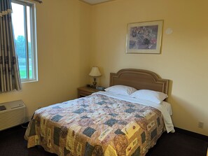 Standardzimmer, 1 Queen-Bett, Nichtraucher | Kostenloses WLAN, Bettwäsche