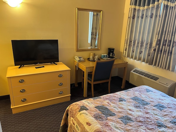 Standard Room, 1 Queen Bed, Non Smoking