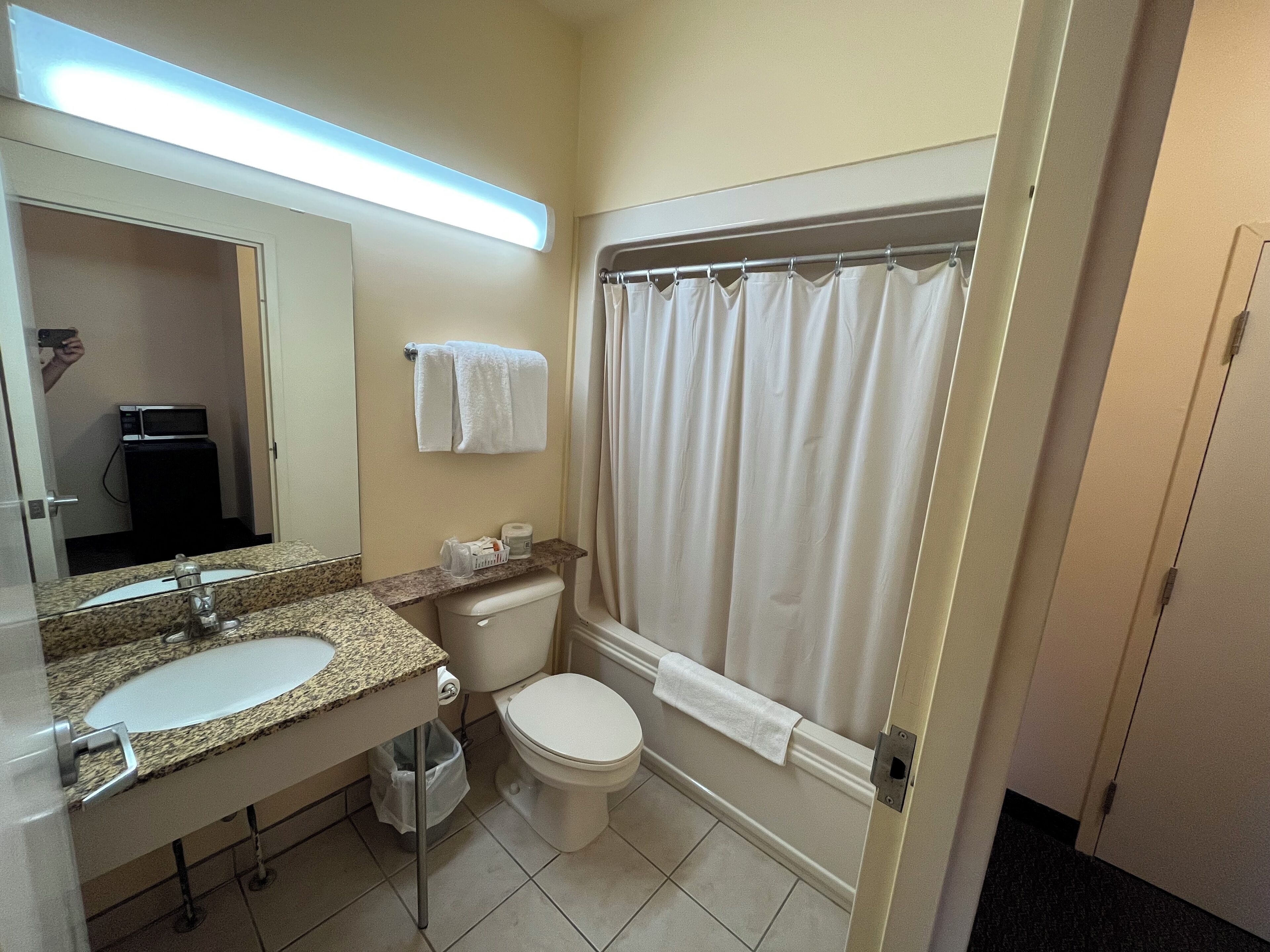 標準客房, 1 張加大雙人床, 非吸煙房 | 免費 Wi-Fi、床單