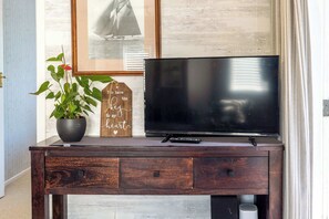 Interior - Totara Cottage - Our Island (Waiheke Island)