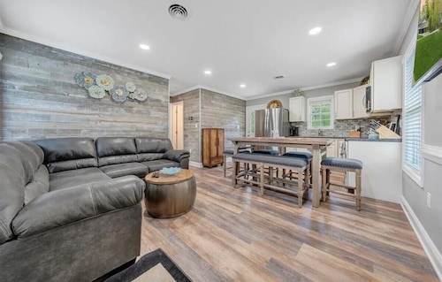 Charming 2-bedroom house with AC, WiFi in tranquil Eagle Rock