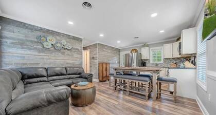 Charming 2-bedroom house with AC, WiFi in tranquil Eagle Rock