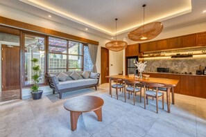 TV - 3BR Luxury Private Pool Villa Nusa Dua (Kecamatan Kuta Selatan)