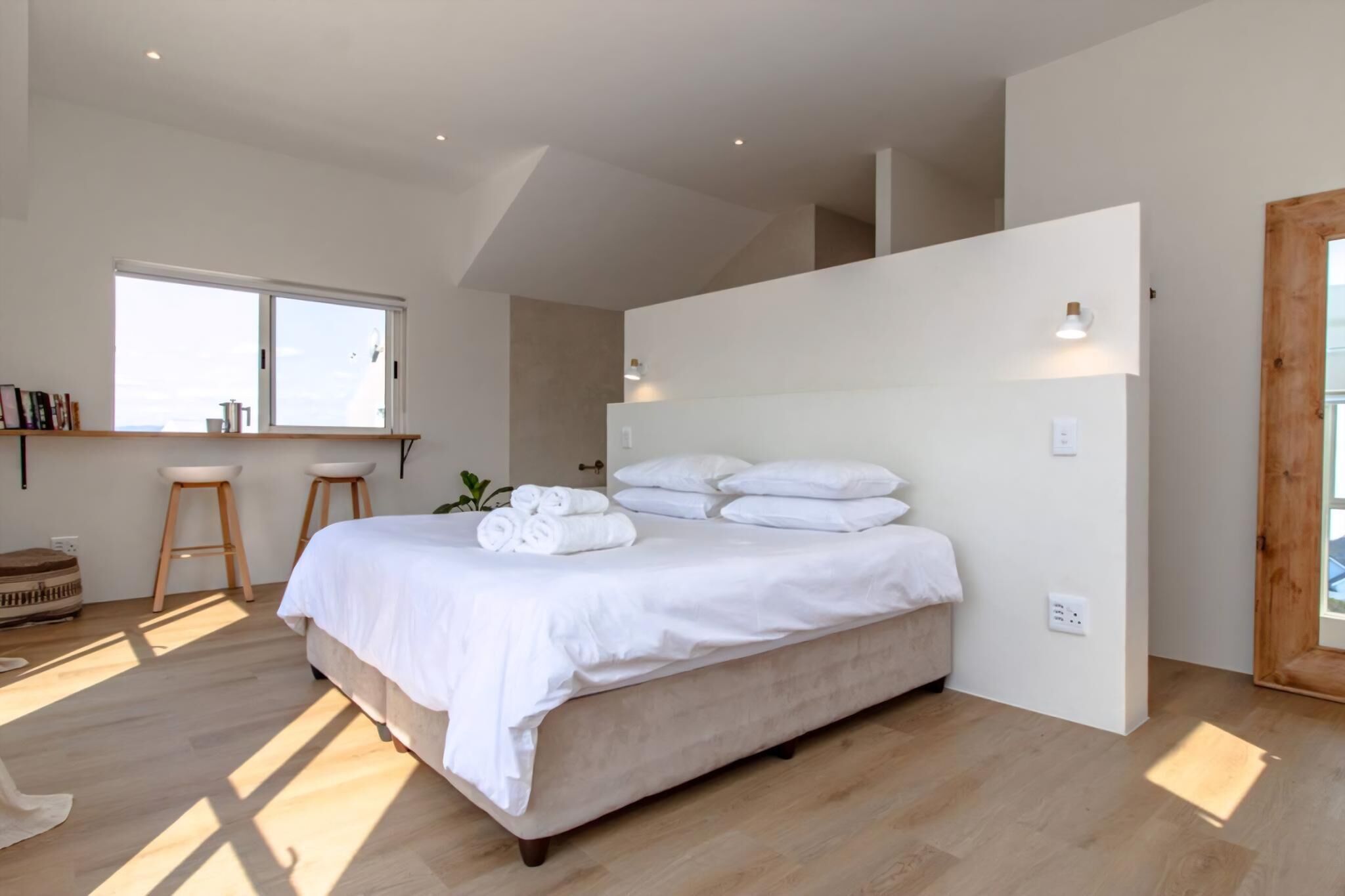 4 bedrooms, desk, iron/ironing board, free WiFi