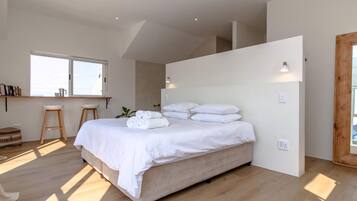 4 bedrooms, desk, iron/ironing board, free WiFi