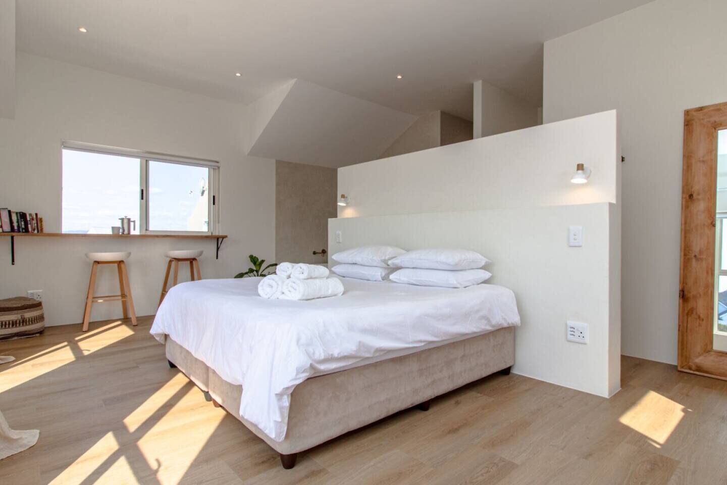 4 bedrooms, desk, iron/ironing board, free WiFi