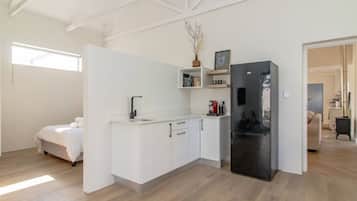 4 bedrooms, desk, iron/ironing board, free WiFi