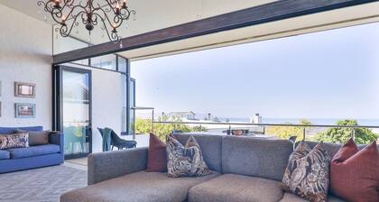 Palmwag Villa, Hermanus | Ocean & Mountain Views
