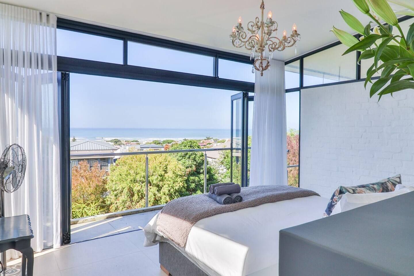 4 bedrooms, desk, iron/ironing board, free WiFi