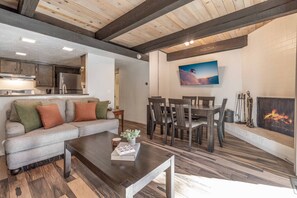 TV, fireplace