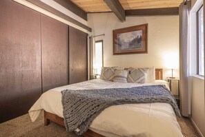 3 habitaciones, tabla de planchar con plancha, wifi y ropa de cama