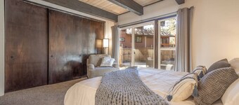 New Summit Nest A | Steps to Slopes, Dogs Ok, Cozy