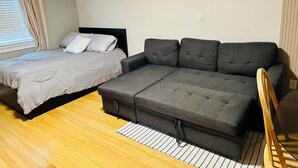 1 bedroom, iron/ironing board, WiFi, bed sheets - Clean, modern and cozy studio close from Intel and Amazon (Portland)