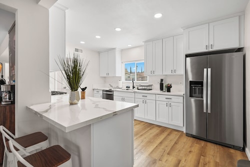 Sleeps 12 - Hot Tub - Pool - Game Room & Fire Pit