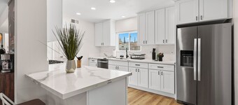 Sleeps 12 - Hot Tub - Pool - Game Room & Fire Pit