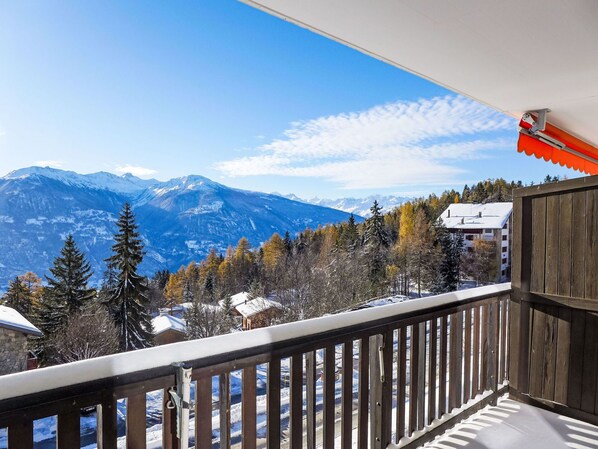 Property grounds - Beautiful apartment for 4 guests with WIFI, TV and balcony (Randogne)