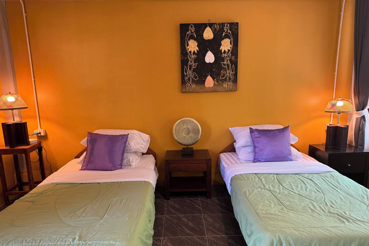 標準雙床房 | 獨特設計、獨特裝修、書桌、手提電腦工作空間