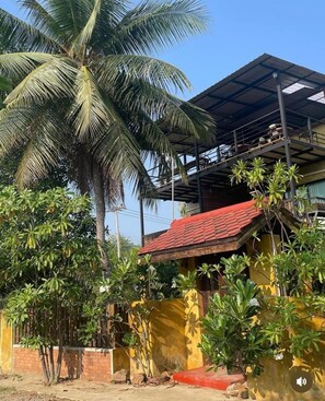 Front of property - Golden Mango House (Sam Roi Yot)