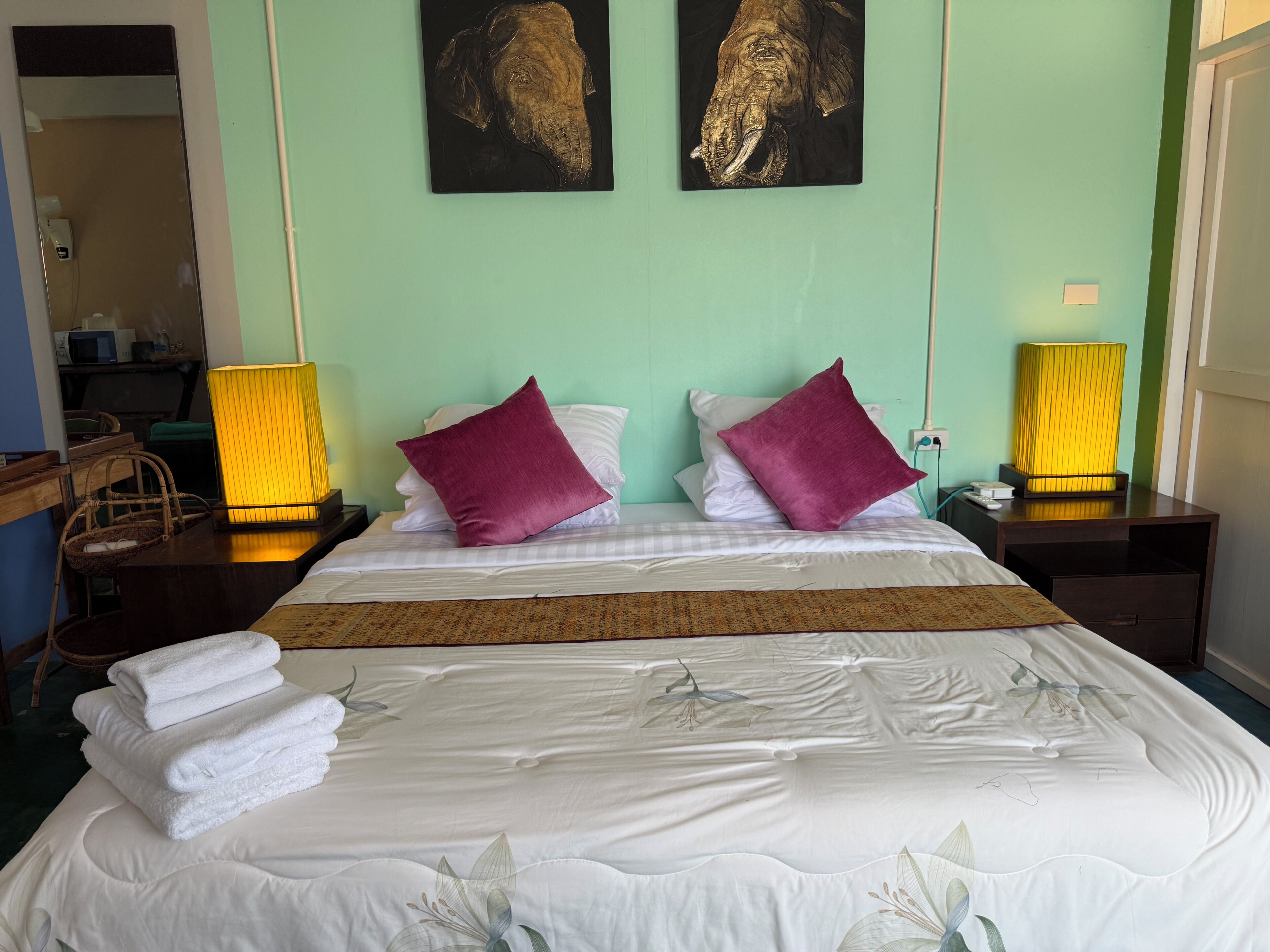 ファミリー ツインルーム 1 ベッドルーム ガーデンビュー | 客室ごとに異なる装飾、客室ごとに異なるインテリア、デスク、ノートパソコン用作業スペース