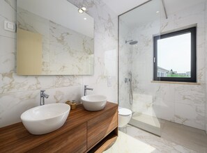 Villa | Bathroom - Comfortable Villa With Central Heating (Vizinada)