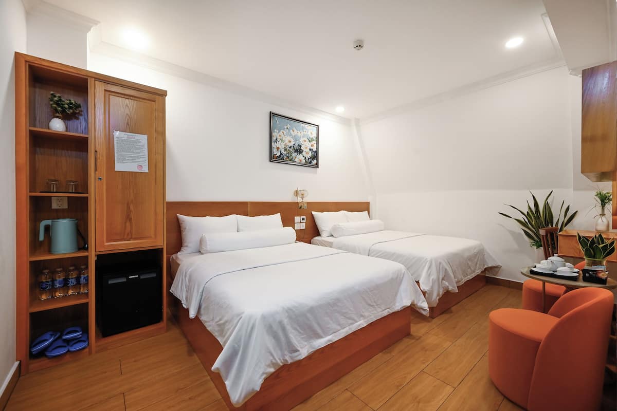 Superior Quadruple Room, No Windows | Minibar, individually decorated, individually furnished, desk
