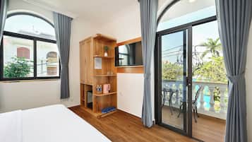 Kahden hengen junior-huone, parveke, kaupunkinäköala | Minibaari, yksilöllisesti sisustettu, yksilöllisesti kalustettu