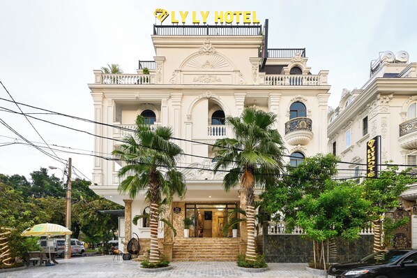 Front of property - Ly Ly Hotel 2 (Ho Chi Minh City)