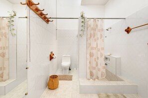 Shower, hair dryer, towels, soap - Palmas Paradise, 3BR house (Todos Santos)