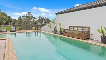 Kolam renang outdoor