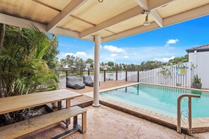 Terrace/patio - Waterfront Canal Escape in Burleigh (Burleigh Waters)