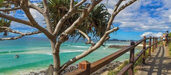 Waterfront Canal Escape in Burleigh