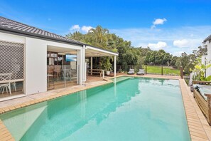 Outdoor pool - Waterfront Canal Escape in Burleigh (Burleigh Waters)