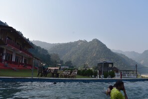 Indoor pool - Grandeur's Tiger Estate (Yamkeshwar)