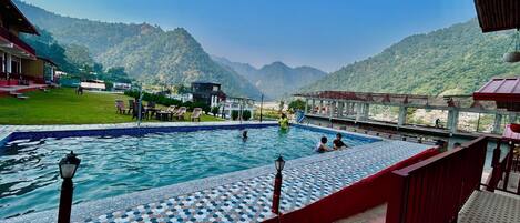 Camera Premium, balcone, vista piscina | Una scrivania, Wi-Fi gratuito, lenzuola