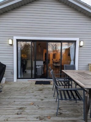 Outdoor dining - Modern Charm Seneca Falls
(Seneca Falls)