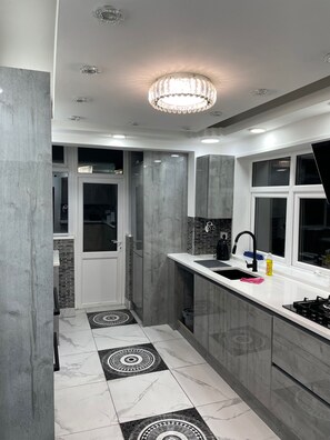 Fridge, microwave, oven, stovetop